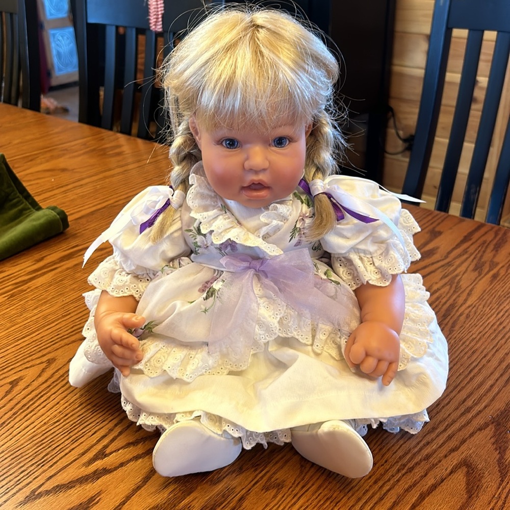 Lee Middleton Doll signed by Reva Schick #995 w/ original clothes I Love Violets